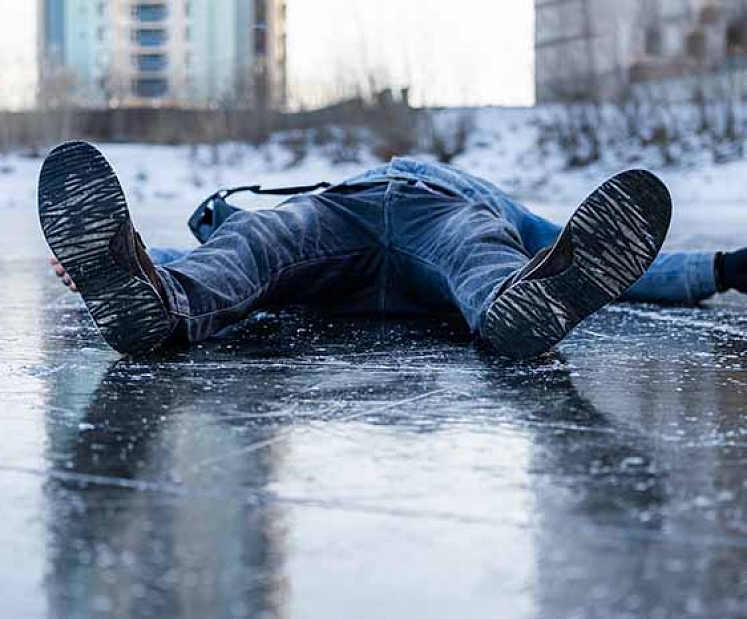 Uzmanību – slidens! Kā pasargāt sevi no traumām