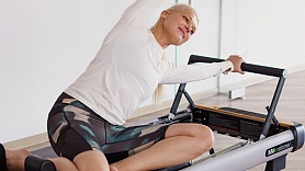 Kāda ir atšķirība starp spēka un pilates trenažieriem? 