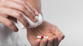 Farmaceits: Ar zālēm Covid-19 laikā – bez jokiem un eksperimentiem

