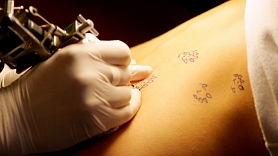 Plāno noteikt stingrākas prasības tetovēšanas un pīrsinga pakalpojumu sniedzējiem