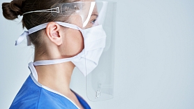Veselības ministrija: Sejas vairogus drīkst lietot tikai kopā ar sejas masku


