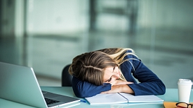 Kas ir hroniskā noguruma sindroms un kā to novērst? Skaidro speciālisti