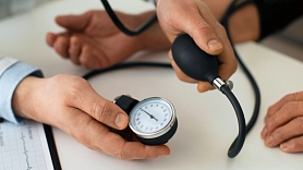 Austrumu slimnīcas ārsti Pasaules hipertensijas dienā aicina sekot saviem asinsspiediena rādītājiem