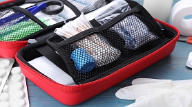 Vecumam atbilstoša skolēna aptieciņa – 7 praktiski padomi vecākiem