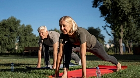 Fizisko aktivitāšu ietekme uz sirds veselību: Kā senioriem pasargāt sevi vasaras svelmē?