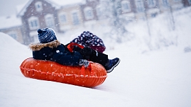 8 padomi drošai bērnu ziemas prieku baudīšanai: Iesaka fizioterapeite