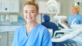 Teju 300 jauni speciālisti piesaistīti darbam valsts sektorā ar mērķētu ES fondu atbalstu ārstniecības iestāžu reģistrētajās vakancēs 