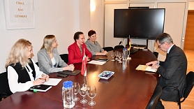 Veselības ministre ar Vācijas vēstnieku Latvijā pārrunā sadarbības jautājumus veselības aprūpes jomā