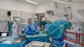 Pasaules līmeņa eksperti dalās pieredzē Stradiņa slimnīcas konferencē par endometriozes ārstēšanu 