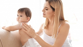 Kā izvēlēties piemērotākos līdzekļus mazuļa ādas kopšanai?