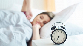 Veselības indekss: Tikai 40% iedzīvotāju miegam velta vismaz 7 stundas, kas ir zemākais rādītājs 5 gadu laikā