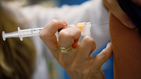 Bezmaksas vakcināciju pret ērču encefalītu šogad var saņemt 29 000 bērni