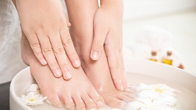 Kā parūpēties par pēdu ādu pavasarī? Farmaceita padomi