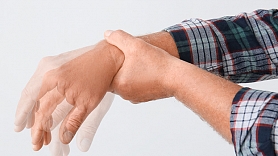 Trīce, esenciālā trīce un Parkinsona slimība: kādas ārstēšanas iespējas pieejamas Latvijā?