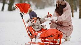 Kādi pasākumi jāievēro bērnu drošībai ziemas aktivitāšu laikā? Iesaka ārste