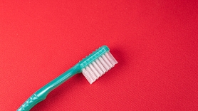 Pētījums: Latvijas iedzīvotājiem ir nepietiekami zobu tīrīšanas paradumi