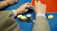 Aptauja: Latvijā 27% iedzīvotāju spēlē azartspēles riska devas izjušanai