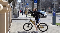 Aptauja: Populārākā nodarbe Latvijas iedzīvotājiem šovasar brīvā dabā bija riteņbraukšana