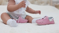 Kas jāņem vērā, izvēloties pirmos apavus bērnam?

