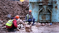 Nelikumīgi izbūvētās mājas nojaukšanas laikā Kalnciemā mediķi snieguši palīdzību trim cilvēkiem