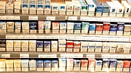Par spīti tirgotāju iebildumiem Saeimas komisija atbalsta ieceri veikalos "slēpt" cigaretes