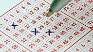 Psiholoģe: Arī šķietami nevainīgās loterijas un izlozes var kļūt par atkarību