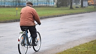Rīgā slimnīcās nonāk divi smagas traumas guvuši velosipēdisti