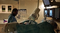 Stradiņa slimnīcā veikta Latvijā vēl nepieredzēta operācija kakla skriemeļa ārstēšanai