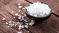 4 veidi, kā izmantot jūras sāli veselības un labsajūtas uzlabošanai: Iesaka farmaceite

