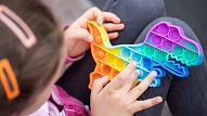 Bērnu ar autiskā spektra traucējumiem atbalstam  Latvijā ievieš programmu “Viegliem soļiem”