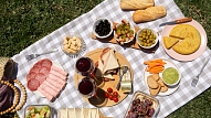 Kā uzsākt pikniku sezonu droši un veselīgi? Iesaka farmaceiti