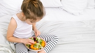 Kā dīgstus un zaļumus iekļaut bērna ēdienkartē? Uztura speciālistes padomi un receptes
