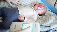 Bērnu slimnīcā uzsākts padziļināts dzirdes skrīnings jaundzimušajiem