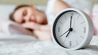Psiholoģe: nepietiekams miegs bērnam veicina “viltus mācīšanos”