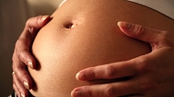Izstrādā jaunu profilaktisko metodi, kā pārbaudīt dzīvībai bīstamu saslimšanu grūtniecības laikā