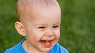 Kā palīdzēt mazulim zobu nākšanas laikā?