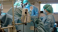 Latvijas ārsti veikuši unikālu galvas asinsvadu operāciju