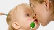 Māmiņas, neskūpstiet bērnus uz lūpām!