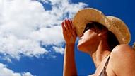 Paaugstinoties saules izplatītā ultravioletā starojuma līmenim, aicina atcerēties par acu aizsardzību