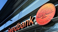 "Swedbank" ēkas rotājums poga šogad pievērš uzmanību bērnu rehabilitācijas centram