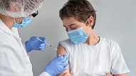 Latvijā sākta 12-17 gadus vecu pusaudžu vakcinācija ar "Spikevax" ("Moderna")