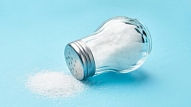 Pētījums: Iedzīvotāju uzturā ir pārāk augsts sāls patēriņš un joda tūkums (INFOGRAFIKAS)