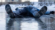 Uzmanību – slidens! Kā pasargāt sevi no traumām