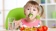 Vai bērns drīkst ieturēt diētu? Stāsta uztura speciāliste