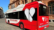 Valsts asinsdonoru centrs pie donoriem dosies ar videi draudzīgu mobilo elektroautobusu