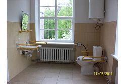 Labiekārtotas istabas cilvēkiem ar kustību traucējumiem rehabilitācijas centrā