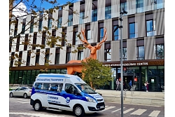 MediSpec transporta pakalpojumi nodrošina ērtu piekļuvi ambulatorajiem veselības centriem, pielāgojoties katra pacienta individuālajām vajadzībām.