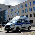 MediSpec specializētais transports pie ārstniecības iestādes — uzticams risinājums pacientu drošai un savlaicīgai nogādāšanai uz izmeklējumiem un procedūrām.