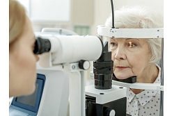 Oftamoloģija, acu slimību ārsts