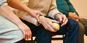 Senioru aprūpe